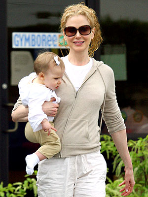 Nicole Kidman caught with her cute little daughter Sunday Rose while playing 